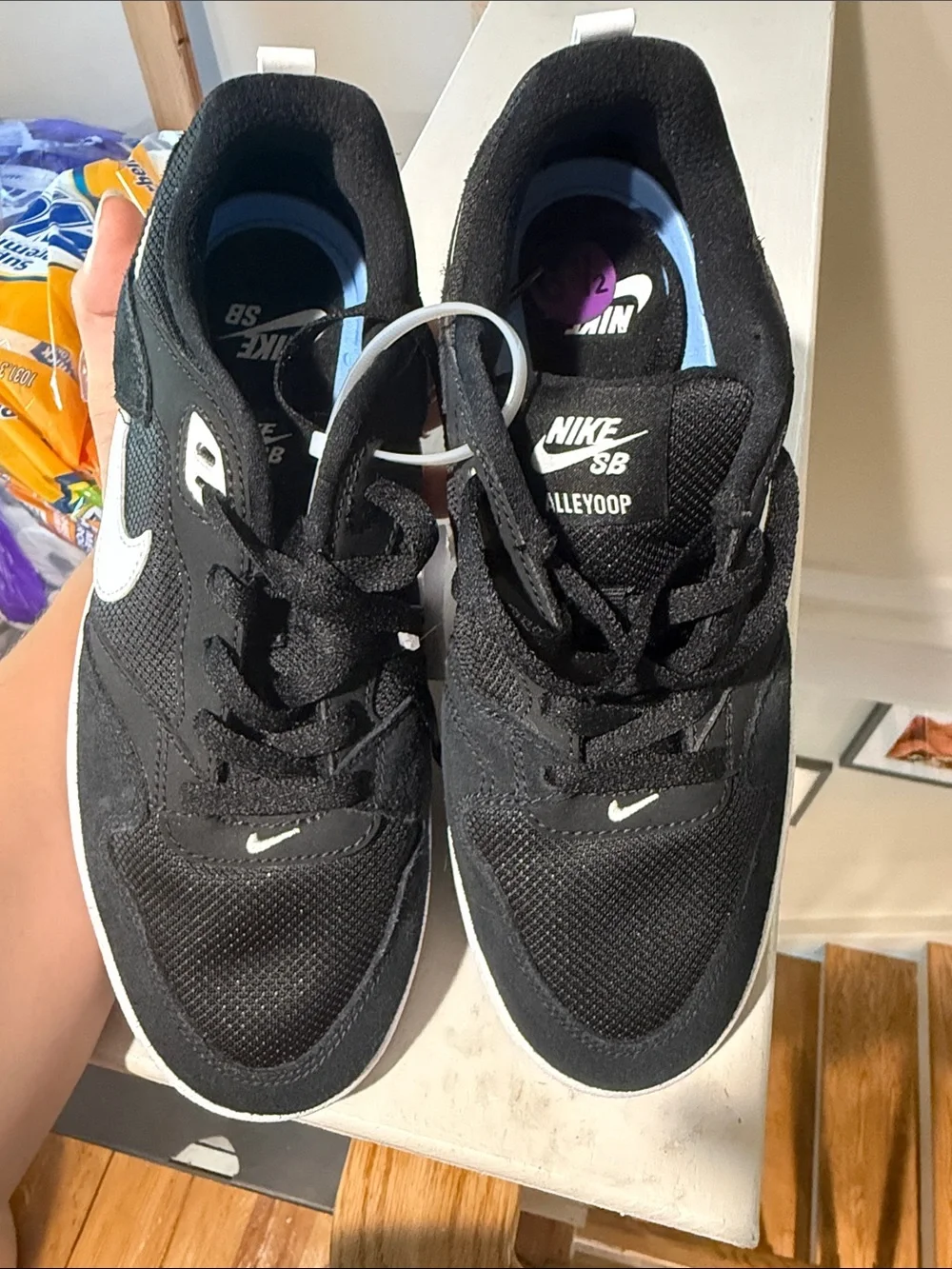 Nike Black and White Low-Top Skate Sneakers size 6.5